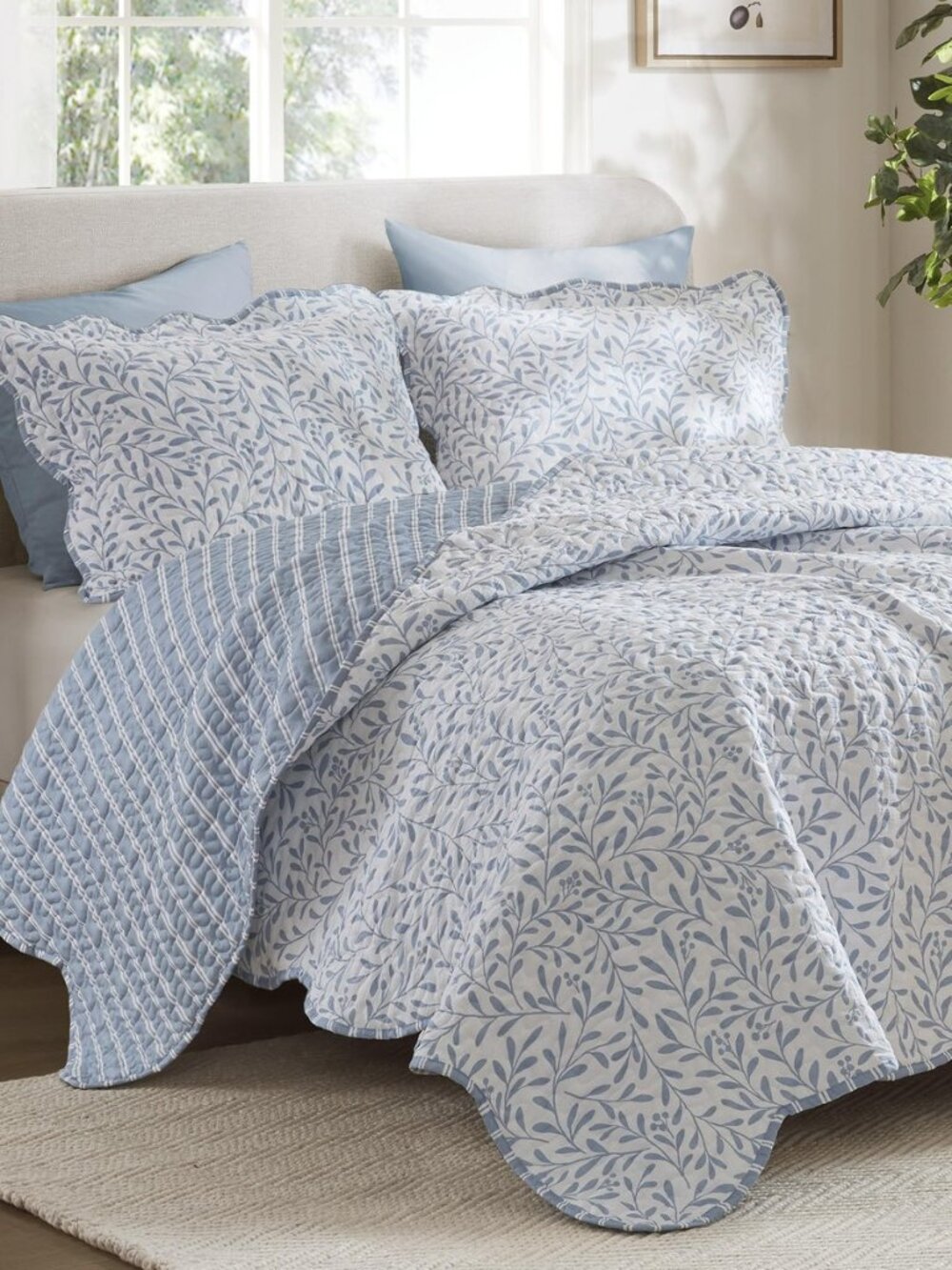 Blue Floral Quilt Set Full/Queen, 3PC Reversible Coverlet